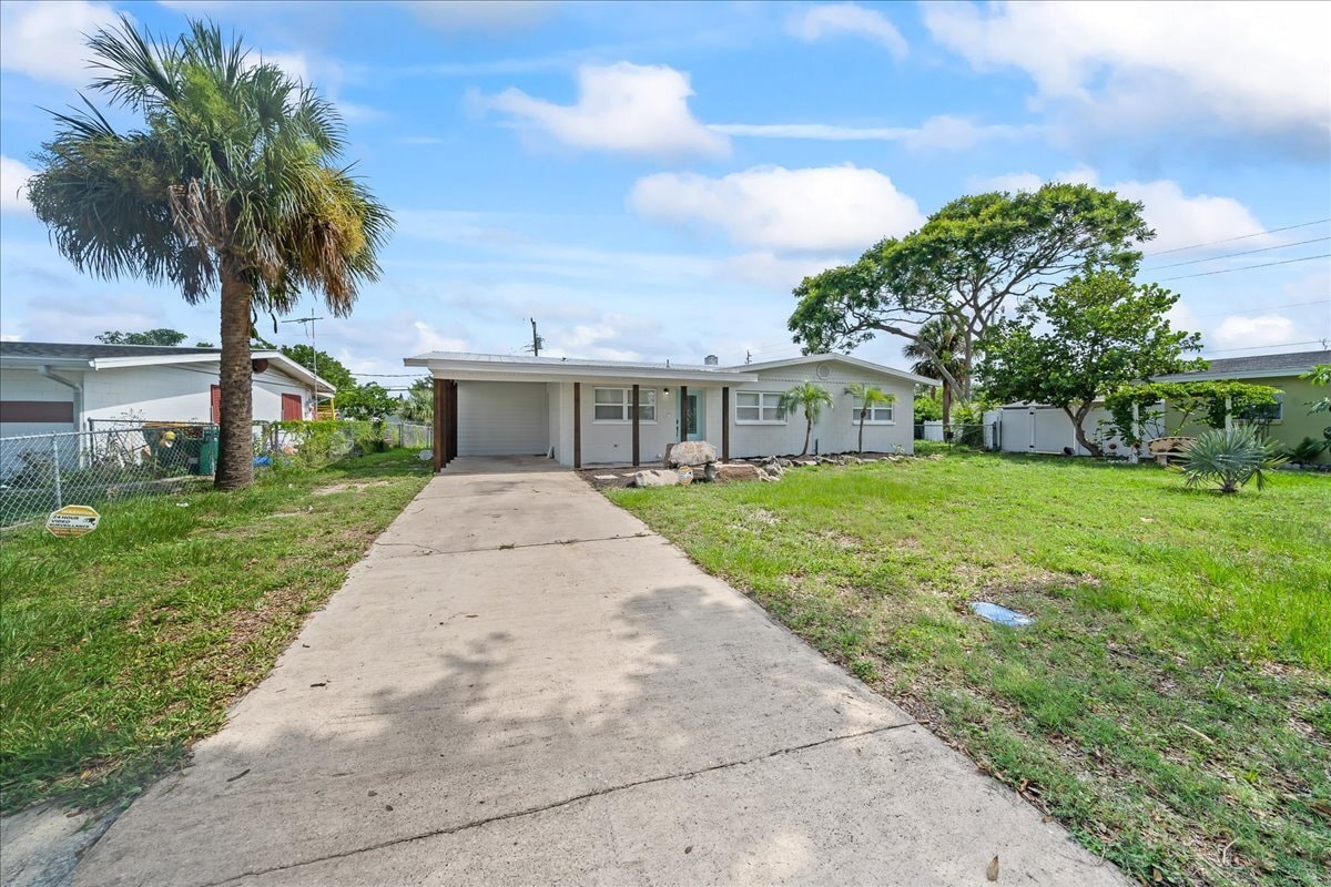Driveway - 1610 Glen Haven Dr