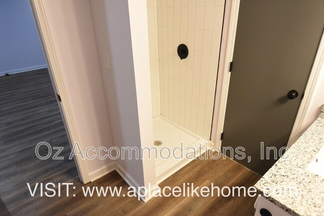 Building Photo - 14121 S Cottonwood Dr