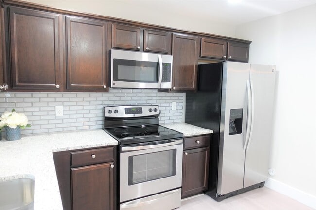Building Photo - 1002 Whirlaway Cir
