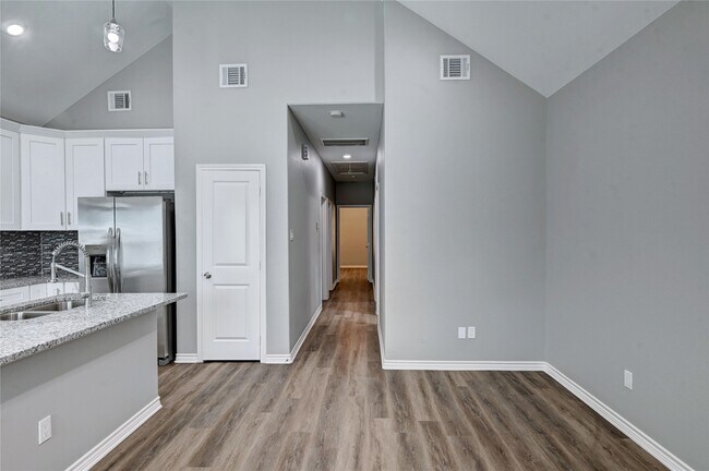 Building Photo - 8695 Sassafras
