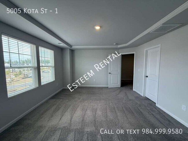 Building Photo - 5005 Kota St