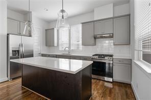 Building Photo - 2737 Clinton Dr