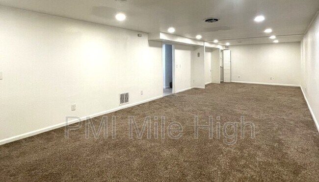 Building Photo - 127 17th Ave