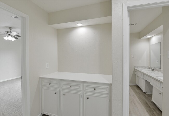 Building Photo - 122 S Diamondhead Blvd