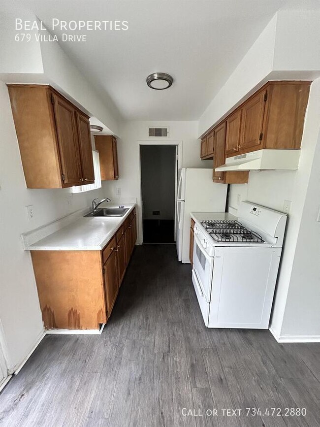 Building Photo - 679 Villa Dr