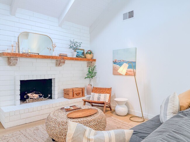 Building Photo - 4954 Dolphin Way