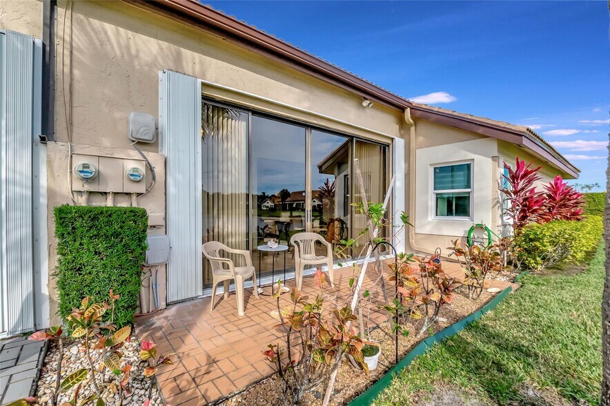 Building Photo - 8224 Cassia Dr