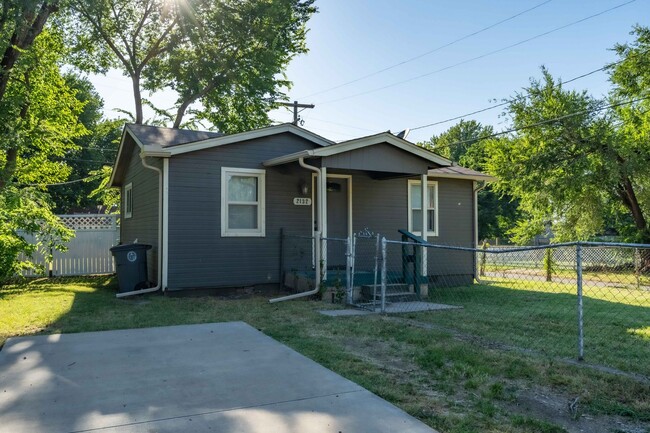 Building Photo - 1 Bed | 1 Bath | $975