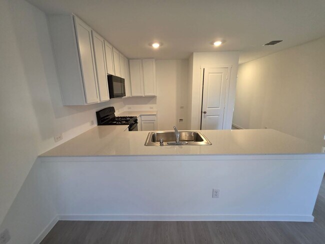Building Photo - NEWLY BUILT 3 bedroom 2.5 Bath *2 MONTHS O...