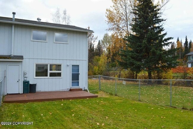Building Photo - 3 Bed/1 Bath UMED Condo!