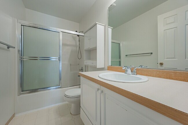 Building Photo - **NO SHOWINGS AT THIS TIME. WE HAVE A PEND...