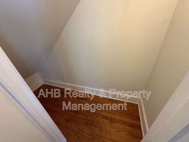 Building Photo - 528 Baldwin Rd