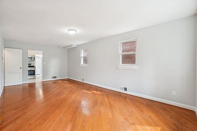 Building Photo - Semi Detached Home in Riggs Park!