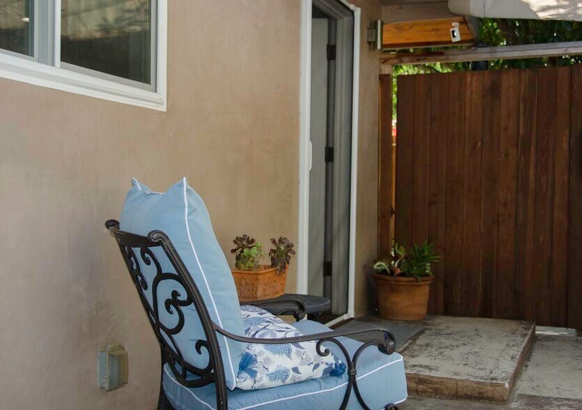 Building Photo - 22054 De La Guerra St