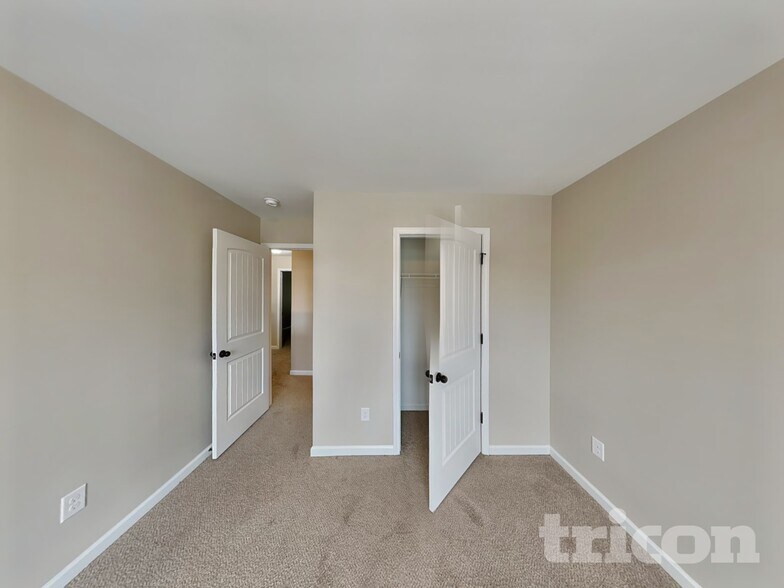 Building Photo - 203 Magnaview Dr