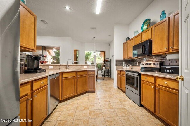 Building Photo - 86198 Meadowwood Dr