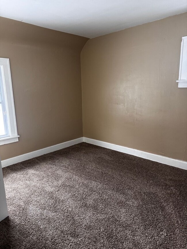 Building Photo - 912 Elbon Rd