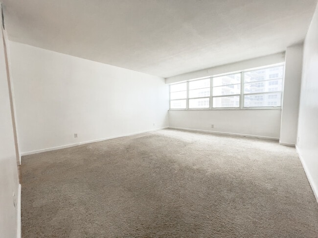 Building Photo - 3430 Galt Ocean Dr