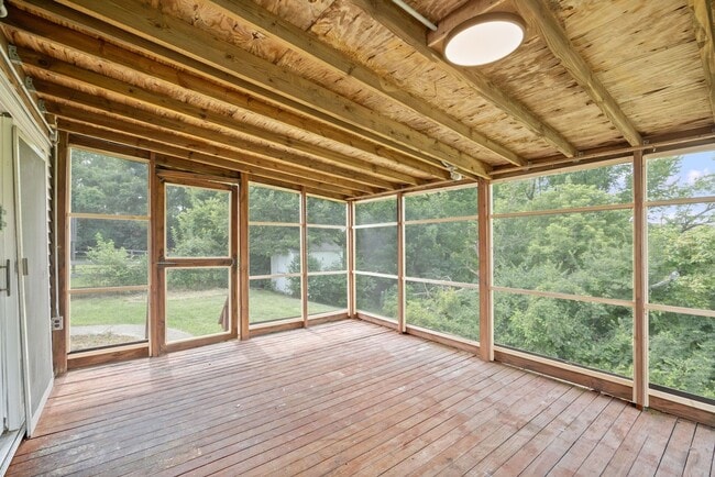 Building Photo - PLEASANT RUN - Well cared for 3 bed ranch ...