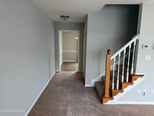 Building Photo - 1222 Cross Creek Cir