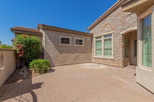 Building Photo - 4652 E Donato Dr