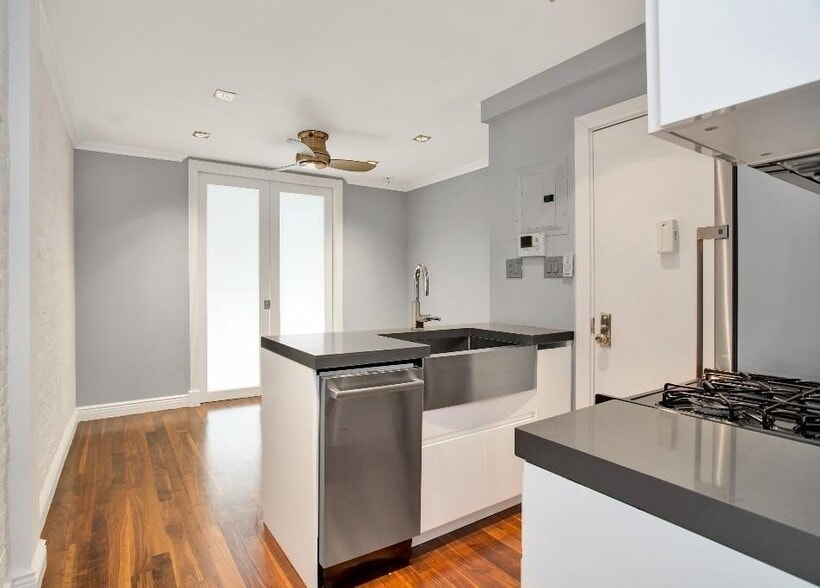 Primary Photo - 529 E 6th St