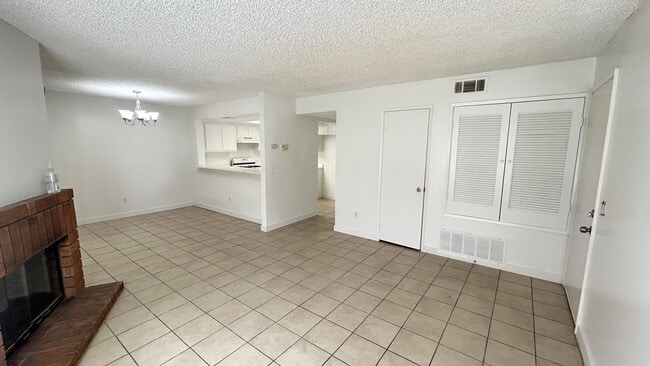 Building Photo - 2Bd Apartment Available For Rent