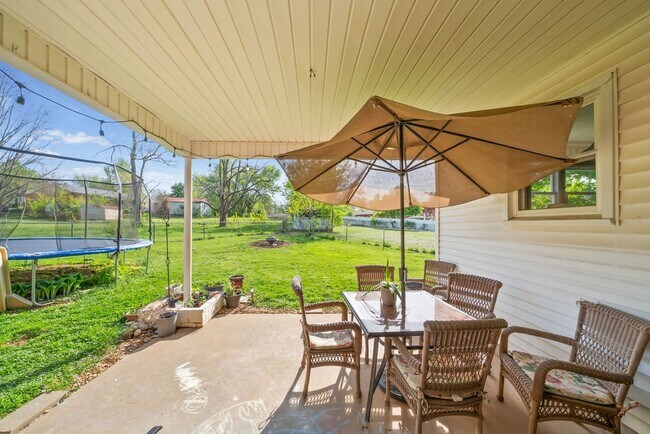 Building Photo - 3611 Bahama Dr