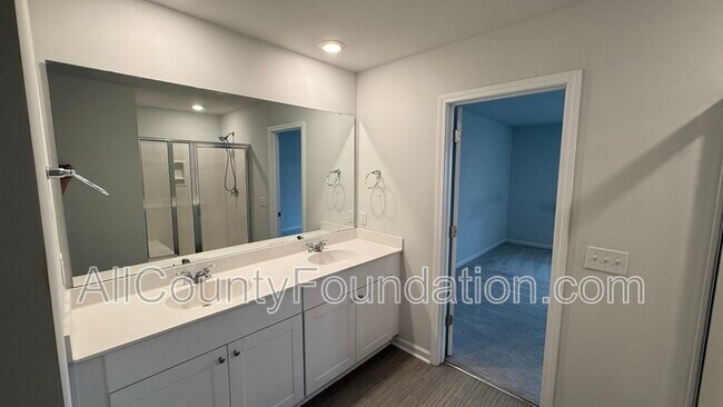 Building Photo - 104 Whisper Dr