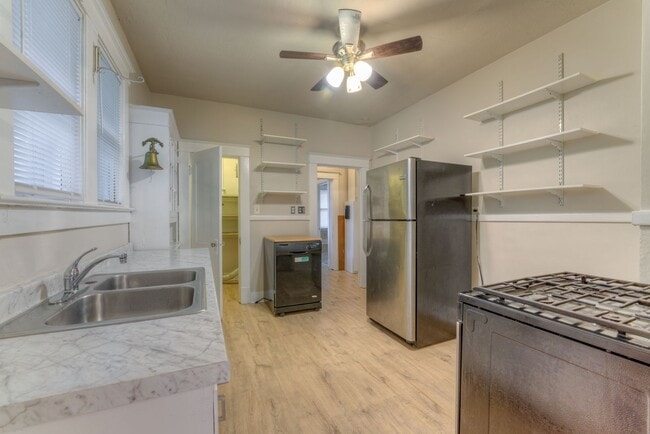 Building Photo - Charming 5BR/2.5BA Brick Bungalow in Vollintine-Evergreen