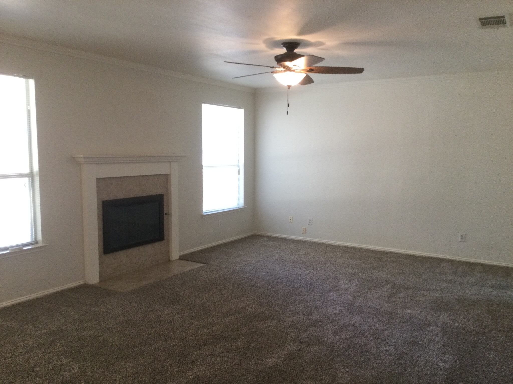 Building Photo - 2208 Ridgewood Dr