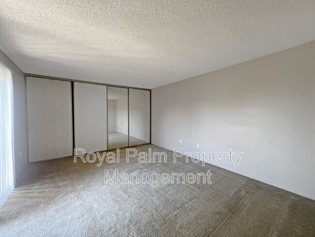 Building Photo - 5241 Cedarbend Dr