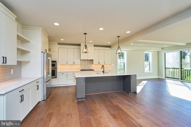 Building Photo - 6845 Churchill Rd