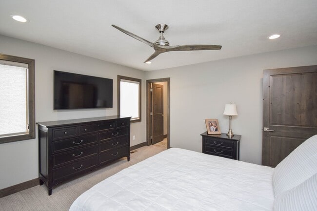 Building Photo - 912 S Torrey Pine Ln
