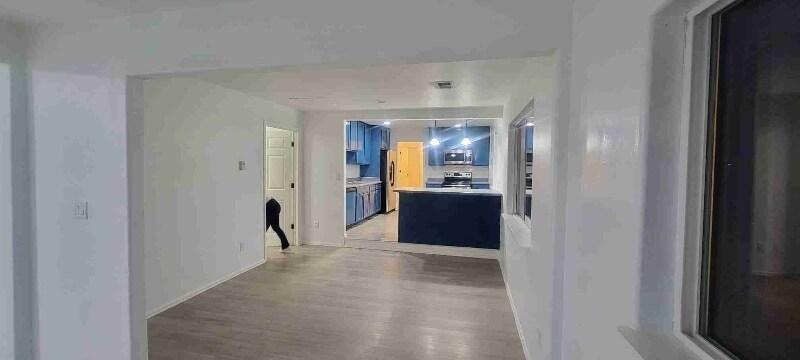 Building Photo - 657 Patricia Dr