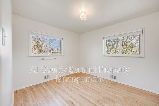 Building Photo - 2299 Zinnia Way