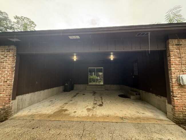 Building Photo - Beautiful 4Bd/2BA Right off Miccosukee Rd.