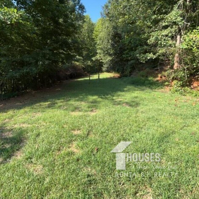Building Photo - 400 Mud Run Rd