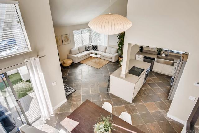 Building Photo - 536 Via De La Valle