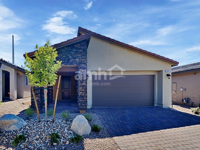 Primary Photo - 525 Silverbell Falls Pl