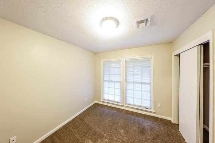 Building Photo - 323 N Burbank Dr