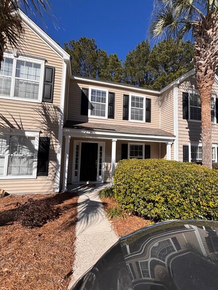 Building Photo - 1116 Island Club Dr