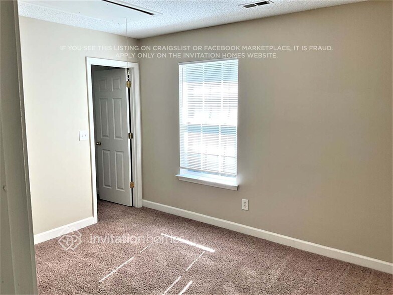 Building Photo - 6239 Day Lilly Ln