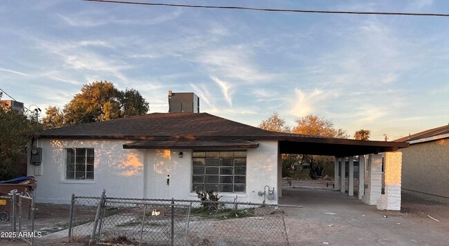 Building Photo - 114 E 12th St