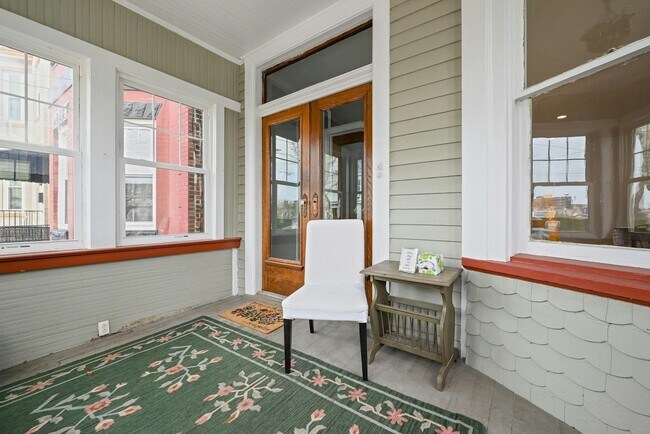 Building Photo - 158 Edgar St