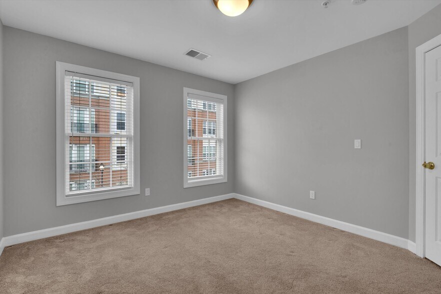 Building Photo - 7974 Vigne Ct