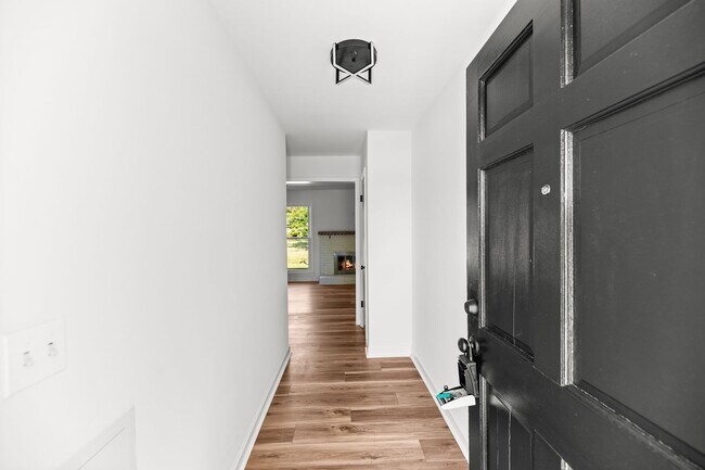 Building Photo - Beautifully Renovated Brick Home in a Quiet, Established Neighborhood