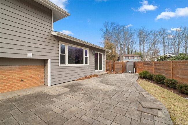 Building Photo - "Spacious 5-Bed split level Gem with Finished Basement & Fireplace on Brompton St, West Springfie...