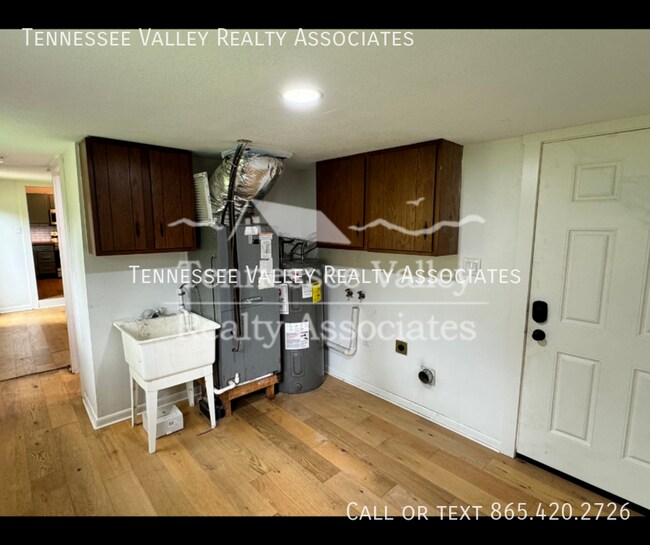 Building Photo - 3919 Beverly Pl