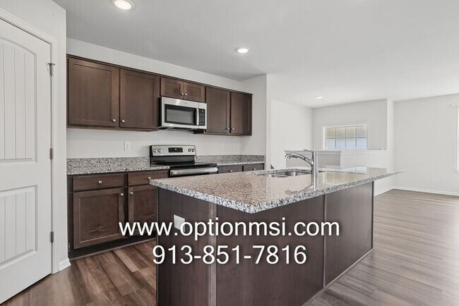 Building Photo - Beautiful 3-Bedroom Home with Modern Finishes & Fantastic Amenities!